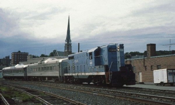 File:B&M GP7 at Fitchburg, circa 1980.jpg