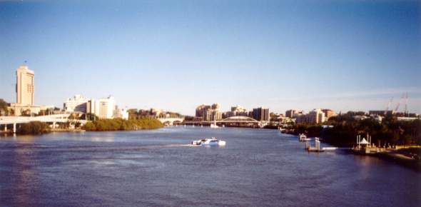 File:Goodwill-Bridge-and-the-CityCat-on-Brisbane-River.jpg