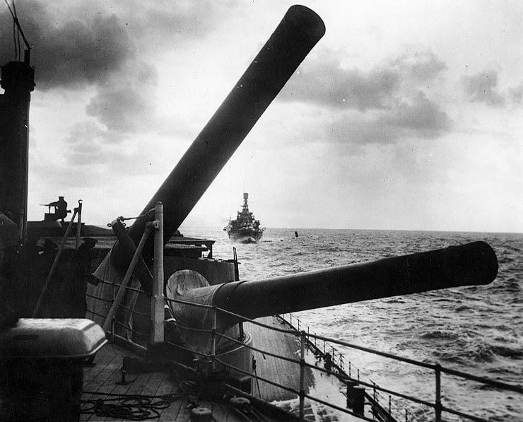 File:HMS Hood Aft guns 1926 USNHC 57184.jpg