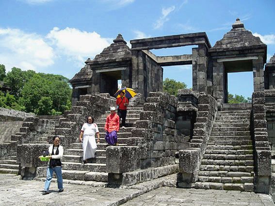 File:Ratuboko Gate.jpg