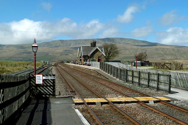 File:Ribblehead Station (geograph 5748424).jpg