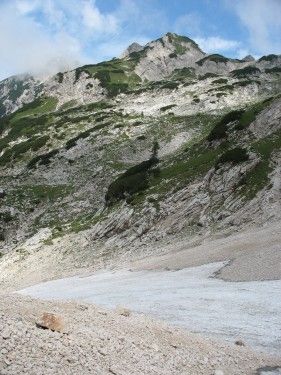 File:Snow fields benetah Skuta Glacier, Slovenia.2.jpg