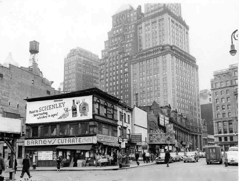 File:Tivoli Theatre New York 1954.jpg