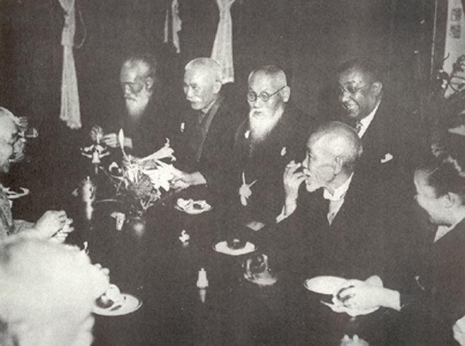 File:Toyama Mitsuru honors Rash Behari Bose.jpg