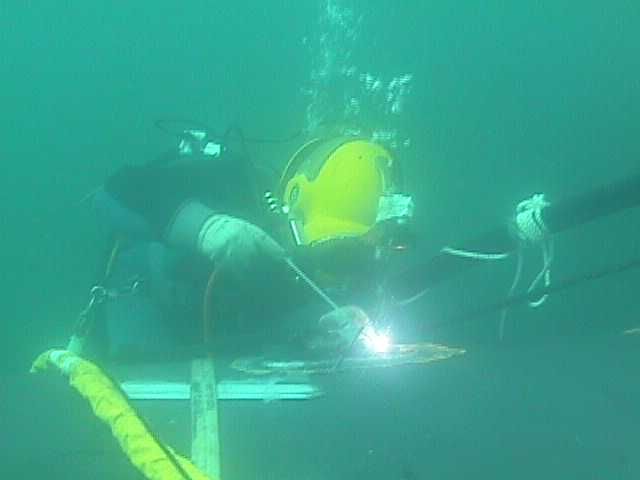 File:Underwater welding.jpg