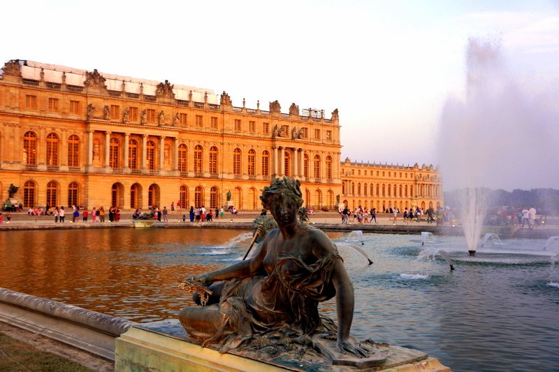 File:Versailles with fountain.JPG