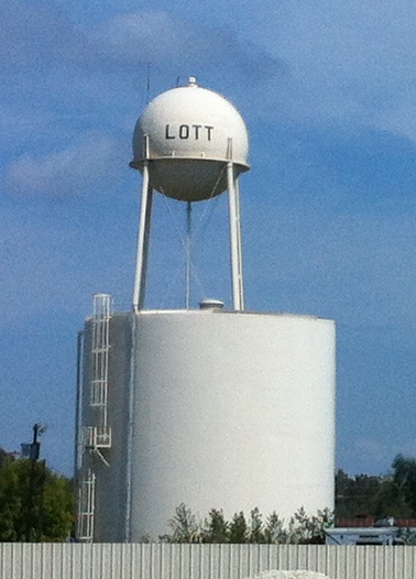 File:Water tower in Lott Texas.png