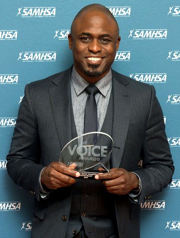 File:Wayne Brady 2015.jpg