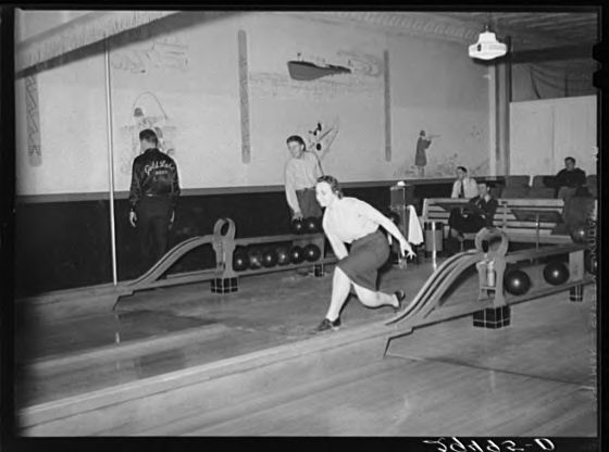 File:Bowling alley - DPLA - c898d293d20cc223f059cf40eff3d899.jpg