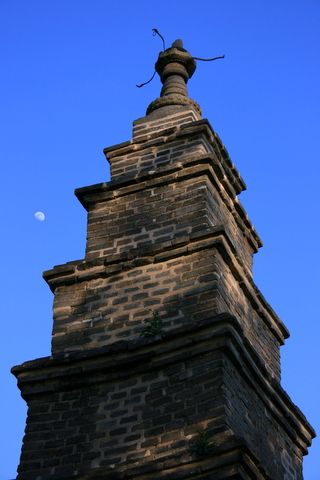 File:Brick pagoda shilleuksa.JPG