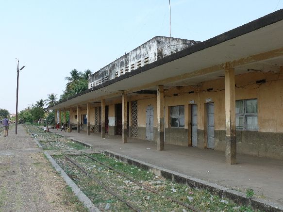 File:Gare.Battambang.jpg