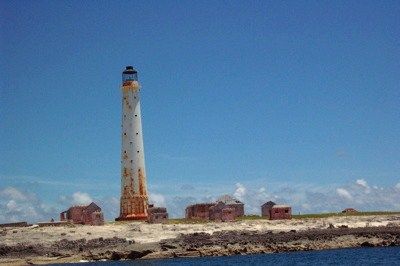 File:Great Isaac Cay Lighthouse.jpg