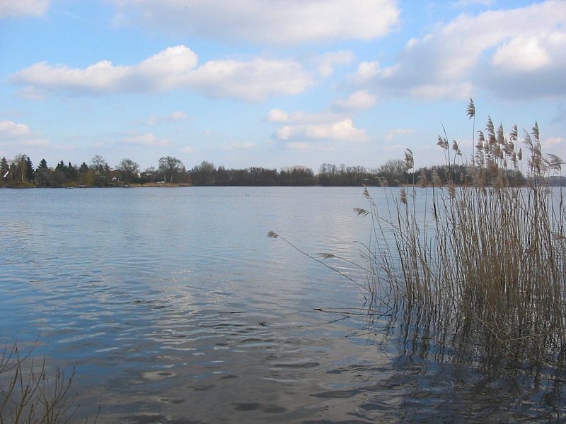 File:Ostorfer See Schwerin.jpg