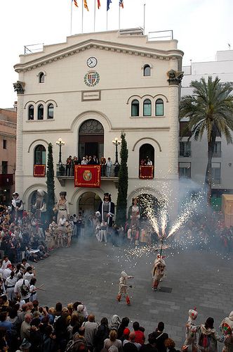 File:Plaza de la vila bdn.jpg