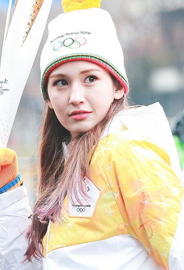 File:180113 성화봉송 소미 (cropped).jpg