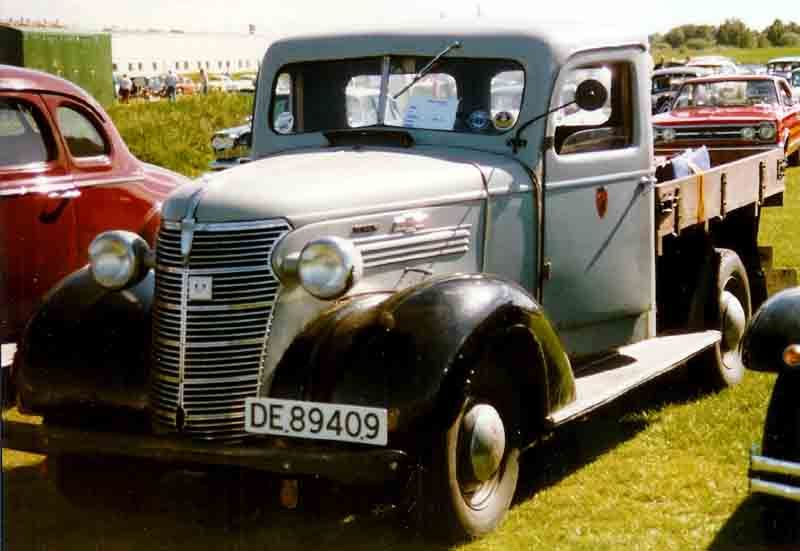 File:193X Chevrolet Pickup.jpg