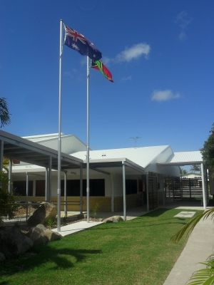 File:Andergrove State School, 2011.jpg