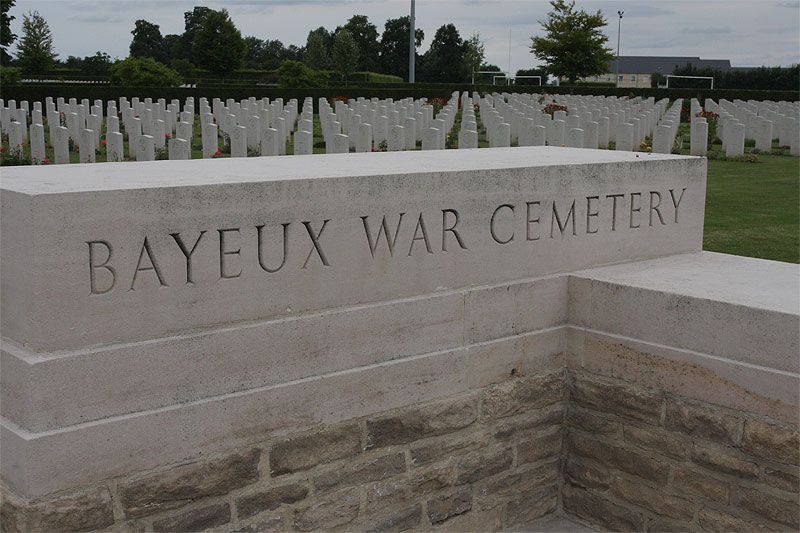 File:Bayeuxcemetery01.jpg