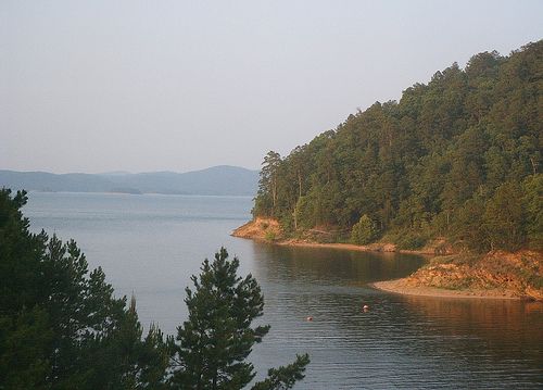 File:Broken bow lake.jpg