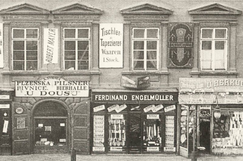 File:Engelmuller leather gloves store.jpg