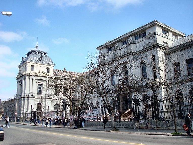 File:Facultad de Medicina, Montevideo.jpg