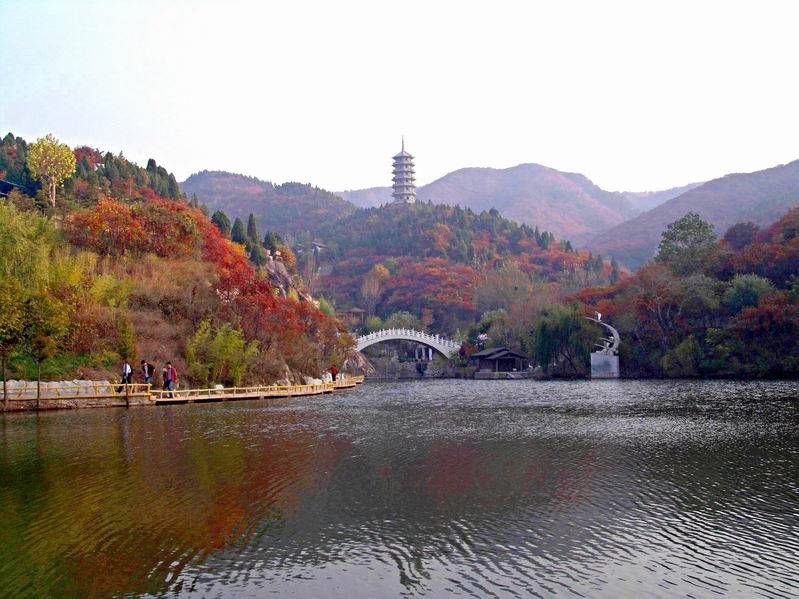 File:Jinanhongyegu.jpg