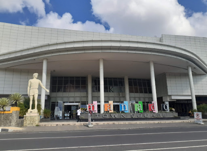 File:Manado Town Square.png