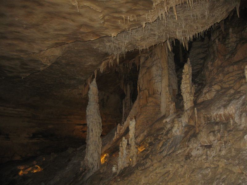 File:Natural Bridge Cavern Pluto's Anteroom.jpg