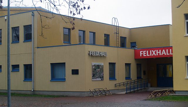 File:Põltsamaa Felixhall 2013.jpg