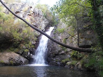 File:Penedo Furado 1.jpg