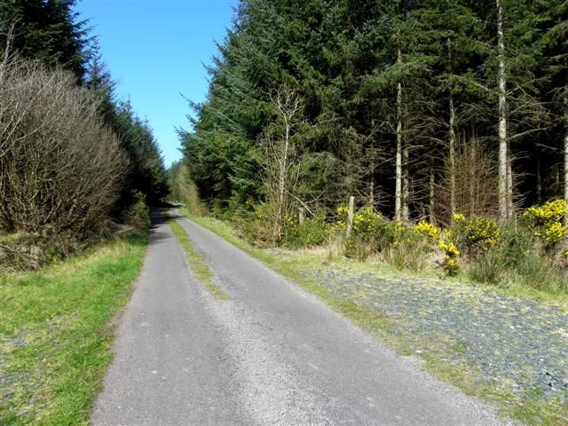 File:Road at Bellabready (geograph 2870431).jpg