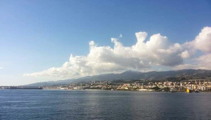 File:Strait of Messina 21-1-2016.jpg