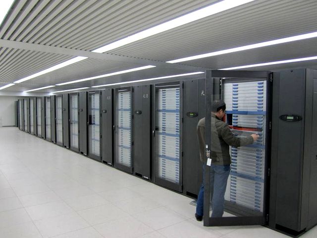 File:Tianhe-1 supercomputer.jpg