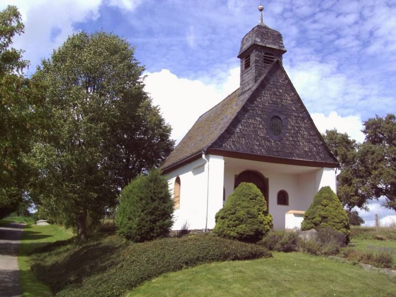 File:Womrath Kapelle.jpg