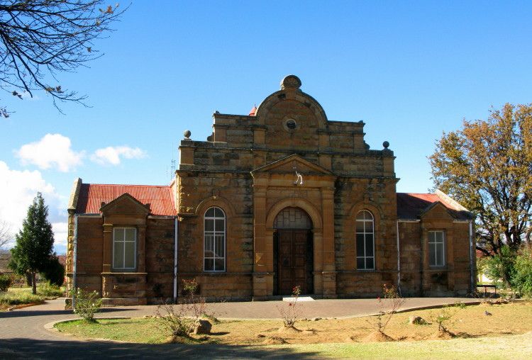 File:Ficksburg, South Africa - unidentified building 1.jpg