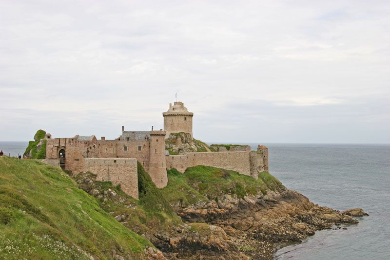 File:Fort-la-Latte.jpg