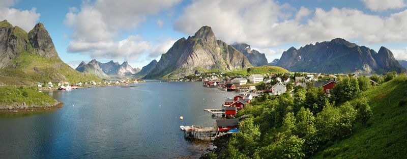 File:Reine panoramic Lofoten.jpg