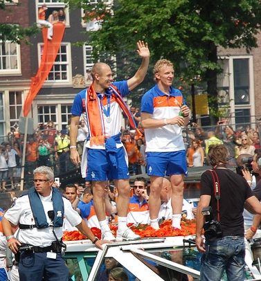 File:Robben Kuyt.jpg