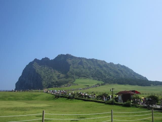 File:Seongsan Ilchulbong and Trail.jpg