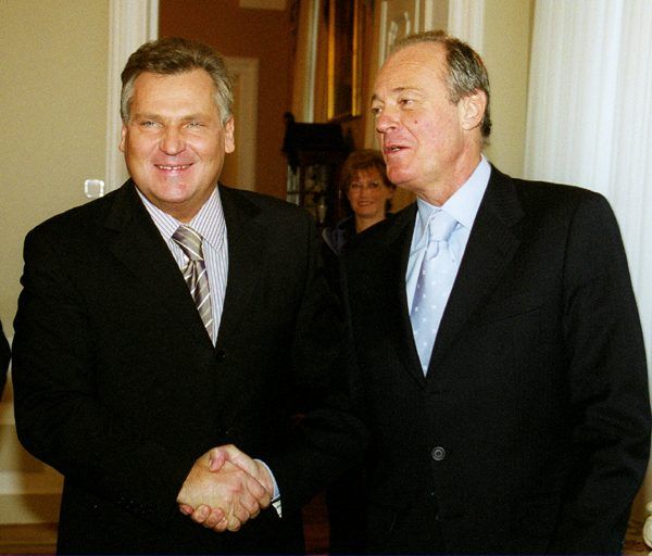 File:Aleksander Kwasniewski i Peter Medgyessy.jpg