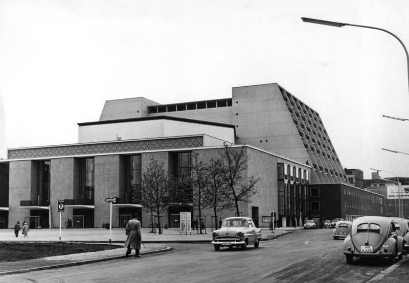 File:Bundesarchiv B 145 Bild-F004426-0005, Köln, Opernhaus.jpg