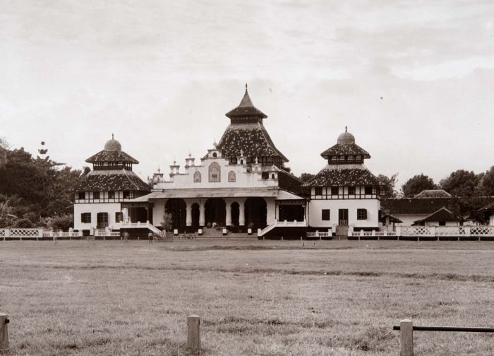 File:COLLECTIE TROPENMUSEUM Moskee in Garoet TMnr 60016896.jpg