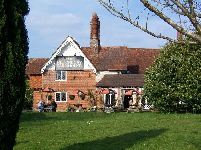 File:Farmhouse pub - geograph.org.uk - 393109.jpg