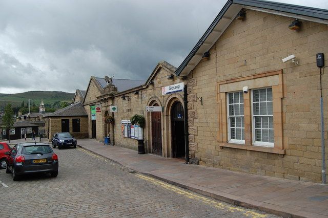 File:Glossop Station - geograph.org.uk - 2071609.jpg