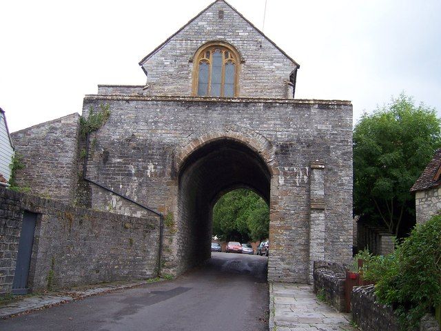 File:Hanging chapel Langport.jpg