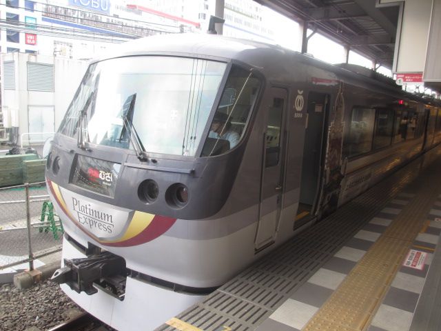 File:Seibu 10104 Platinum Express Kawagoe Version.jpg