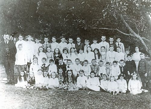 File:Tallegalla State School students, circa 1915.jpg