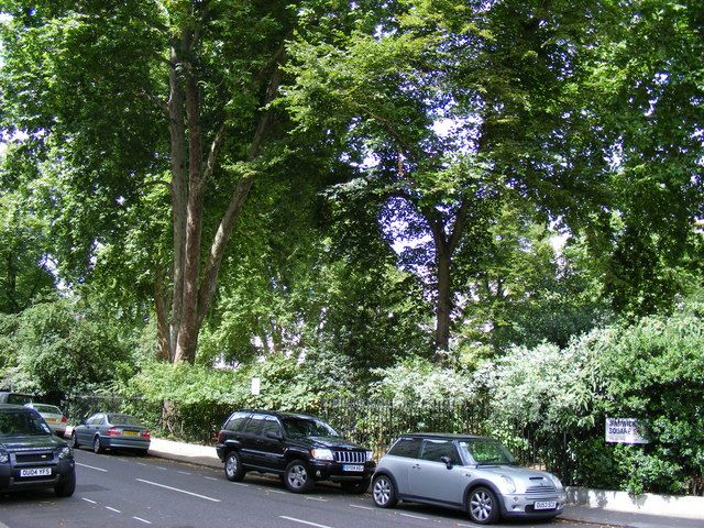 File:Warwick Square - geograph.org.uk - 1387083.jpg