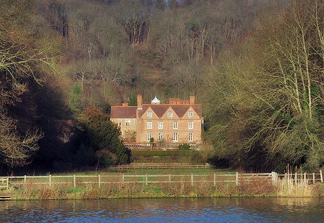 File:Hardwick House - geograph.org.uk - 635467.jpg