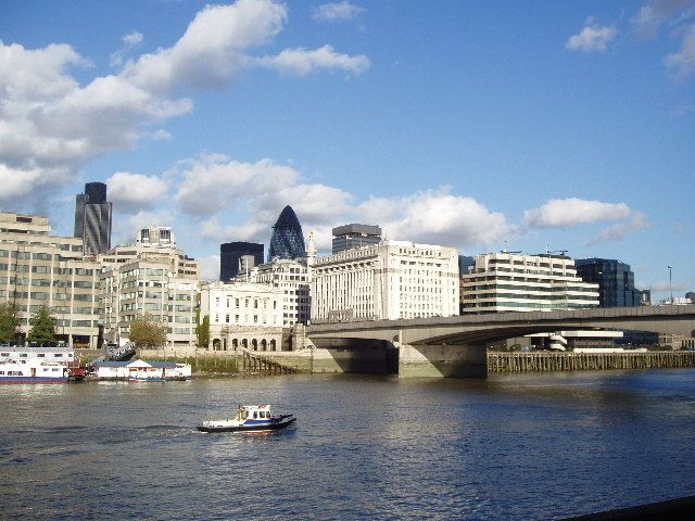 File:London Bridge, November 2005.jpg